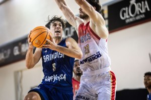 Brindisi soffre un quarto ma vola in finale contro Cholet