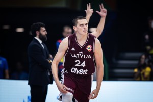 Gražulis trascina la Lettonia, Italia ko