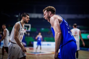 Urlo azzurro a Manila: Serbia rimontata da -16, vince l’Italia