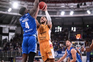 VL Pesaro, il centro Gavin Schillng in odore di taglio?