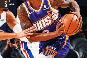 Suns-Pistons, ed è subito overtime. 12 per Booker