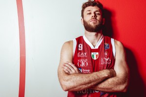 Melli guida l’Olimpia contro Reggio Emilia, Fioretti: “Importante come maneggeremo la palla”