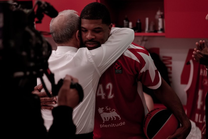 Olimpia celebra Hines Messina