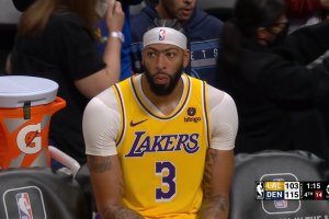 Los Angeles Lakers’ Anthony Davis scored 0 points in second half