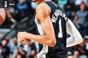 Doppia-doppia Wemby, prima vittoria Spurs: Rockets ko