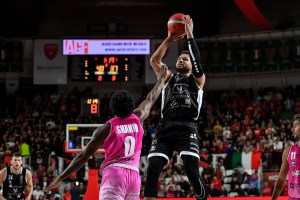 Weems 22 punti protagonista nella vittoria della Bertram a Varese