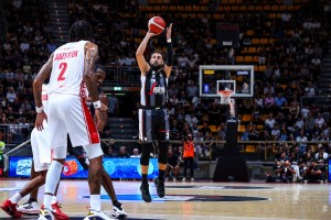 La Virtus surclassa Varese, buona la prima al Paladozza