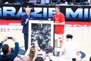 Virtus, omaggio nel prepartita a Milos Teodosic