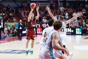 Terza vittoria consecutiva in campionato di Venezia che batte un’ottima Cremona nel finale di gara