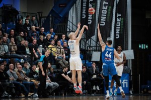 Il Kalev/Cramo impone a Brindisi il primo stop in Europa