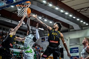 L’Aek Atene rimonta dal -19 e si impone sul campo della Dinamo Sassari