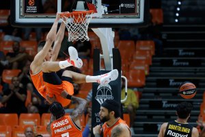 Il Valencia vince anche contro il Maccabi e fa tre su tre