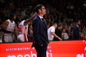 Pallacanestro Varese, Tom Bialaszewski in bilico
