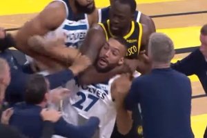 Steve Kerr, pizzicotto a Draymond Green: Ha esagerato