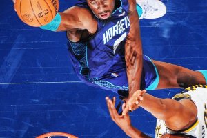 Non basta Haliburton ai Pacers, Charlotte vince in volata