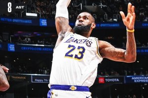 LeBron domina Houston: 37 punti e libero decisivo