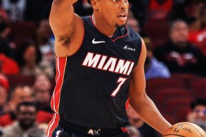 Kyle Lowry scatenato, Miami batte Cleveland