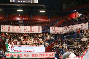 Milano, l’omaggio dei tifosi Olimpia per il centenario di Rubini