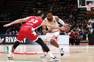 La Gazzetta dello Sport titola: Sprofondo Olimpia