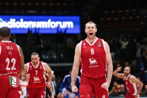 La leadership di Hall, la grinta di Melli: Milano di forza batte l’Efes 92-76