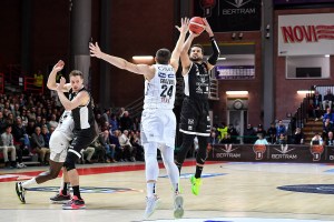 Weems decisivo nel supplementare, Tortona supera Trento
