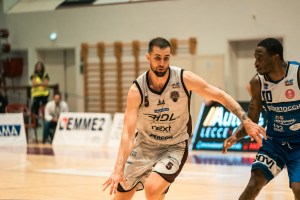 Nardò, distorsione per Lazar Nikolic