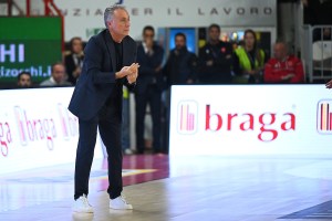 Banco di Sardegna Sassari, Piero Bucchi : “Complimenti a Varese, noi dobbiamo continuare a lavorare”