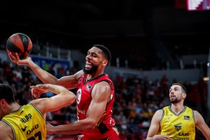 Saragozza: Jahlil Okafor ai saluti per la Cina