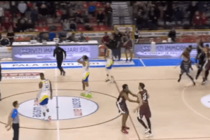 Nardò, il pazzesco canestro della vittoria di Andrea La Torre