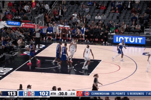 L’errore del telecronista dei Clippers durante la partita con i Nuggets diventa virale