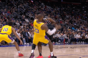 Los Angeles Lakers, il primo flopping in carriera di LeBron James