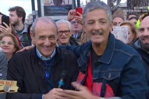 Ettore Messina, comparsata inattesa a Viva Rai 2. Fiorello lo abbraccia