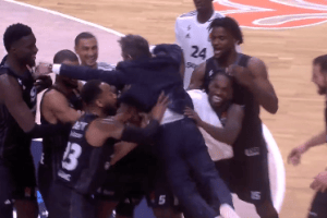Pozzecco scatenato dopo la vittoria dell’Asvel sull’Alba Berlino