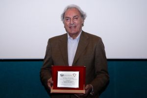 DINO MENEGHIN. Storia di una leggenda: Inizia il tour nelle sale