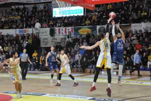 30 di Aradori, la Fortitudo si impone sul campo di Cividale