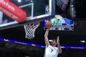 Santi Aldama gioca da 3 e piazza il career-high nella sconfitta in volata contro i Celtics
