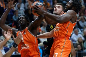Valencia vince ancora: Davies e Ojeleye mandano in delirio La Fonteta