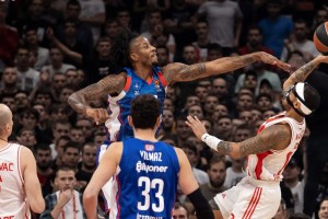 Riscatto Stella Rossa, Efes ko a Belgrado