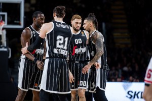 Olympiacos – Segafredo Virtus Bologna, Il prepartita di Coach Banchi e Alessandro Pajola
