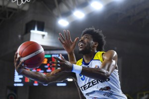 Paris Basketball signs Justin Simon on short-term deal