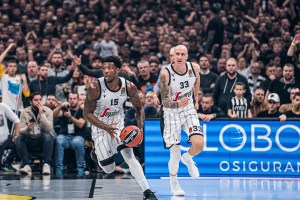 Virtus Bologna center Devontae Cacok suffers serious knee injury