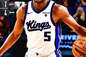 Fox viene fuori nel quarto periodo, Kings corsari a Phoenix