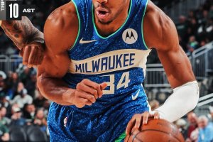 Tripla doppia di Giannis, Milwaukee batte Atlanta