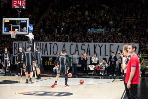 Virtus Bologna, grande accoglienza per Kyle Weems