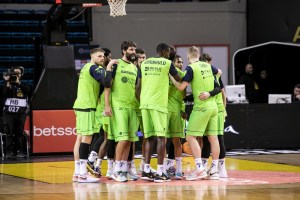 Sassari a Cholet per il Play-In di BCL, Bucchi: abbiamo voglia di invertire la rotta