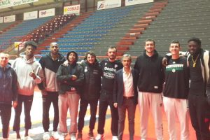 Giocatori e staff di Estra Pistoia Basket per il workshop di Sportradar