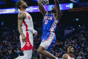 Embiid torna alla grande, Philadelphia supera Houston