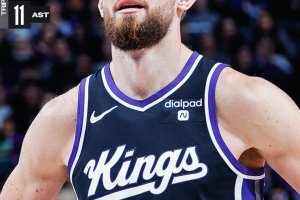 Sabonis ancora in tripla doppia, Sacramento supera Toronto