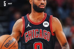 Coby White ne segna 27, i Bulls resistono e battono gli Hornets in OT