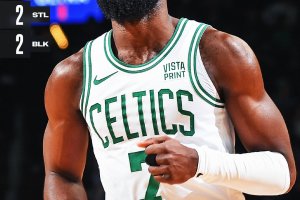 Boston travolge Houston e resta perfetta in casa